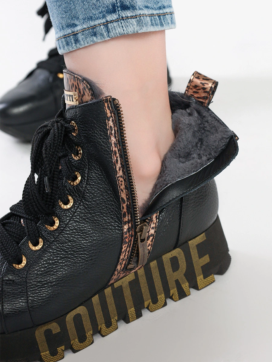 Ботинки черного цвета на платформе